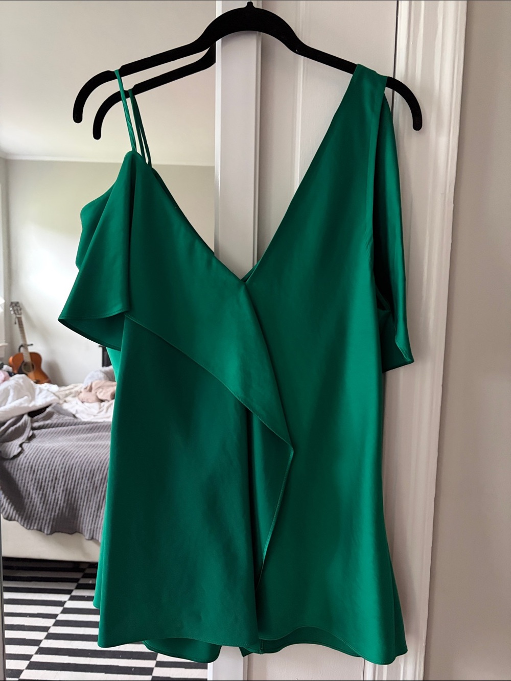 Diane Von Furstenberg Emerald Green Satin/Silk Sleeveless Top - Picture 3 of 3